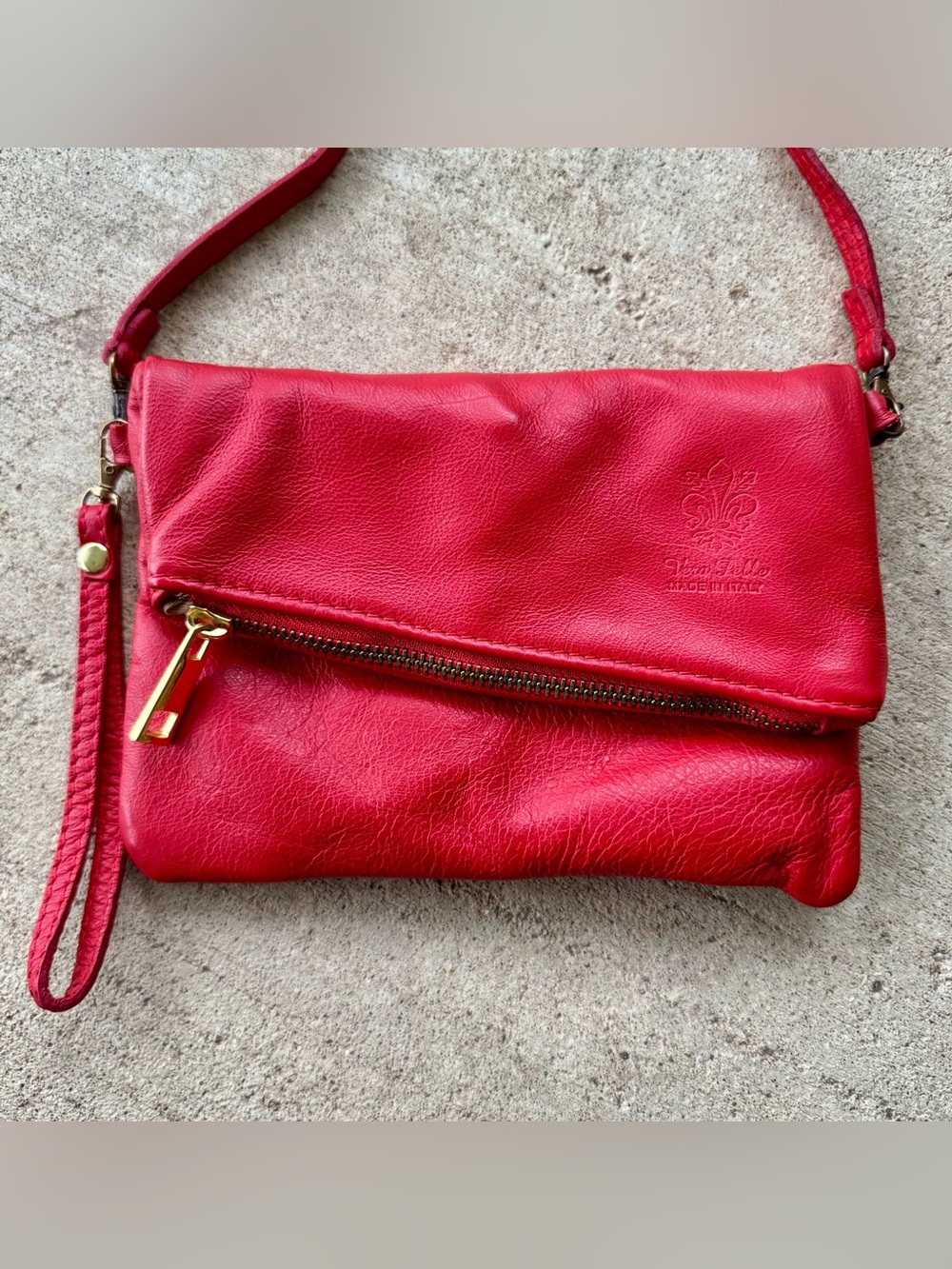 Small Cherry 🍒 Red Italian Leather Shoulder Strap Purse 
Vera Pelle Italy